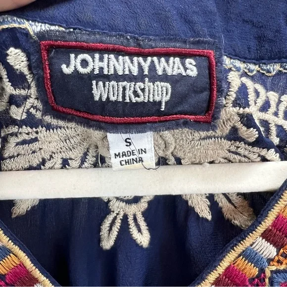 Johnny Was Workshop Silk Top Tunic Embroidered V-Neck Navy Blue Boho Size S - Picture 4 of 9
